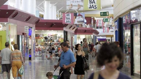 Las grandes superficies esperan más de 300.000 de clientes el 15 de agosto