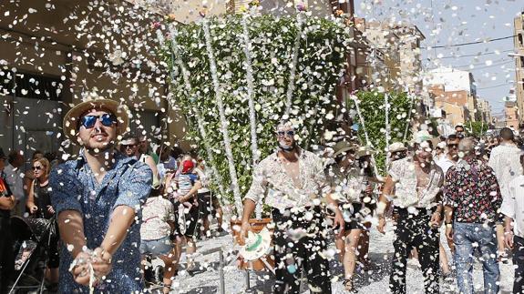 Bétera, hoy, festejando la fiesta de 'les alfàbegues'.