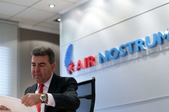 El presidente de Air Nostrum y máximo accionista de la compañía, Carlos Bertomeu, en rueda de prensa. 