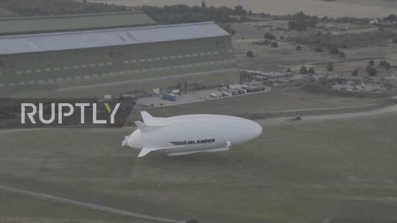 El dirigible más grande del mundo vuela por primera vez