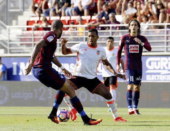  Mustafi gesticula ayer durante el entrenamiento, el que con casi total seguridad fue su último como valencianista. 