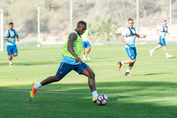 Simao, en un entrenamiento.