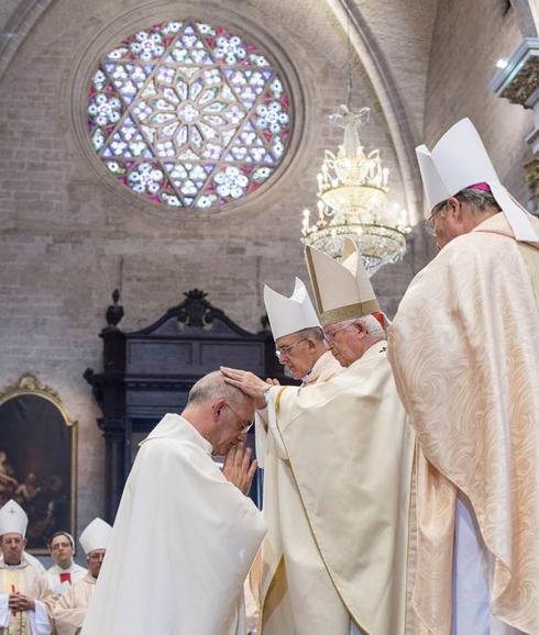 El cardenal arzobispo Cañizares ordena a Arturo Ros como obispo auxiliar de Valencia