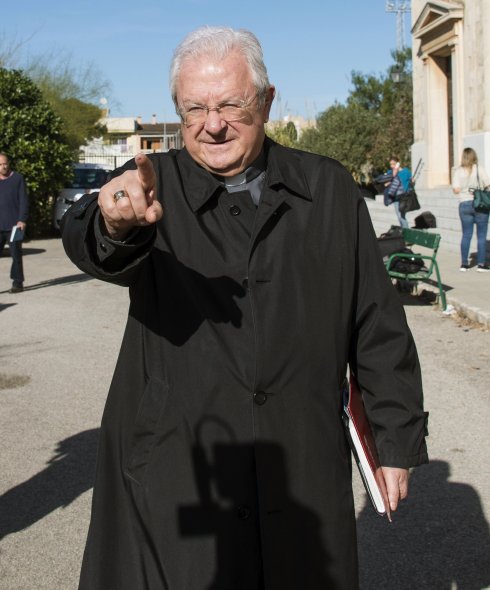 El obispo de Mallorca, Javier Salinas, en una imagen de archivo. :: efe/cati cladera