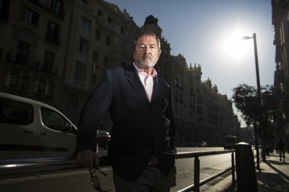 El periodista navarro, el jueves, en la Gran Vía de Madrid. :: josé ramón ladra