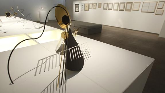 La escultura 'Jazz collage' de Andreu Alfaro, en hierro y latón, en una exposición en Valencia.