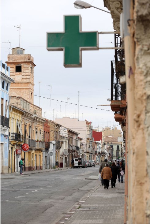 Una de las calles del barrio pendientes de reforma.