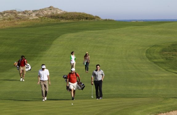 El tripartito quiere reforestar el campo de golf de El Saler