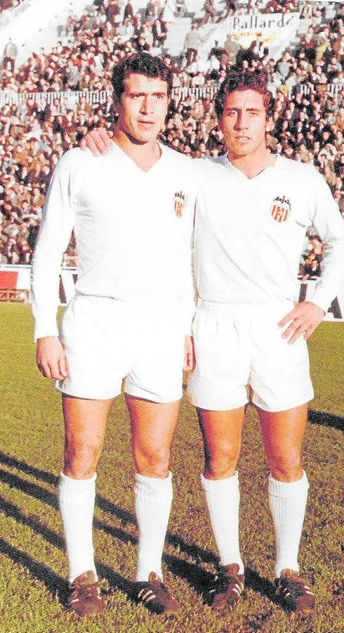 Enrique y Pepe. Los hermanos Claramunt compartieron cuatro temporadas en el Valencia. La foto es de la campaña 72-73.