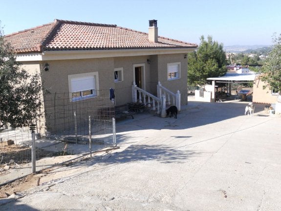 Un chalé en el término municipal de Turís. :: lp