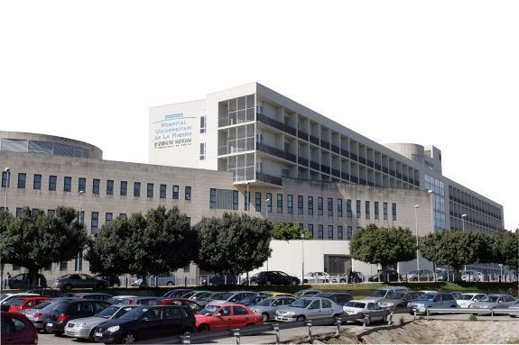 Vista del edificio del Hospital de la Ribera, en Alzira. :: francisco garcía