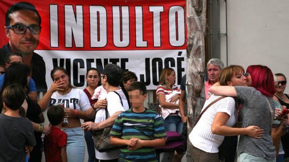 Concentración a favor del indulto de un vecino de Ondara condenado a cuatro años de prisión hace siete años