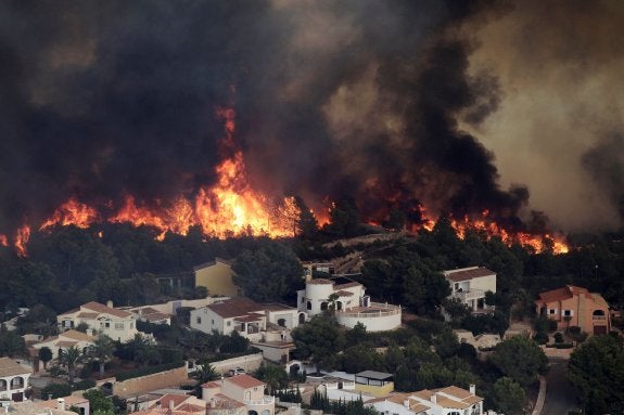 La investigación del incendio de Benitatxell continúa tres semanas después sin detenidos
