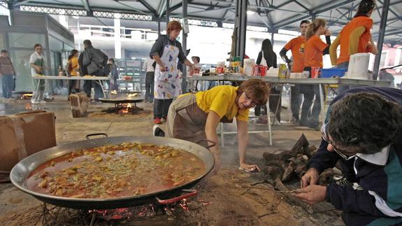 El intento de récord Guinness de 3.000 paellas en Valencia, suspendido al haber 2.050 inscritos