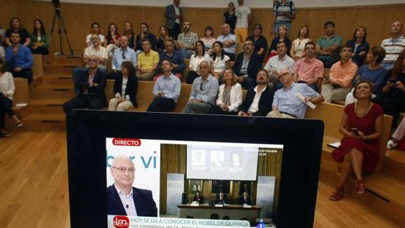 Mojica ha acudido a TVE mientras en la Universidad de Alicante escuchaban el premiado. 