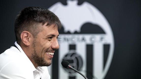 Alves, durante la rueda de prensa. 