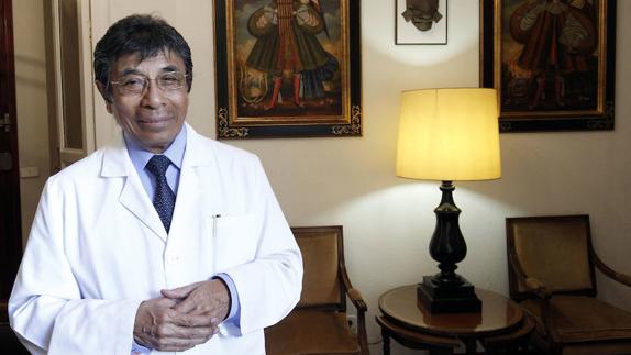 Ricardo Yayá recibe en su consulta a Revista de Valencia.