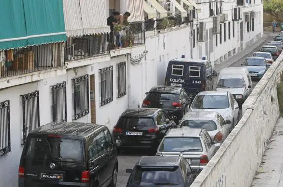 Dispositivo policial en Altea, Alicante, donde se ha llevado a cabo el registro de una vivienda.