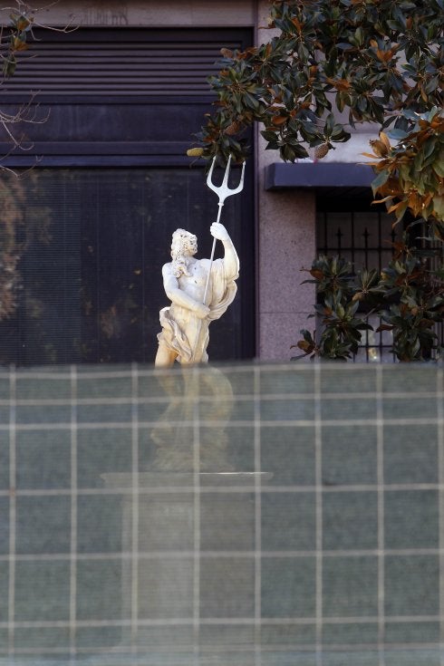 La fuente de Neptuno en el Parterre se repara tras años con los surtidores averiados