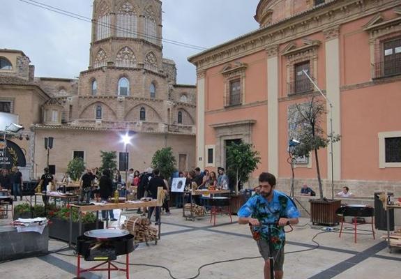 Un momento del rodaje de 'Paella Today' en pleno centro de Valencia. 