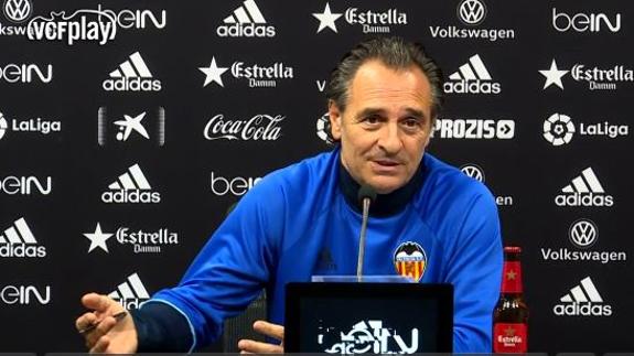 Prandelli, durante la rueda de prensa. 