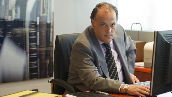 Los socios de Osasuna declaran a Javier Tebas 'persona non grata'
