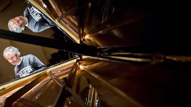 El pianista James Rhodes romperá en Valencia las normas de la música clásica