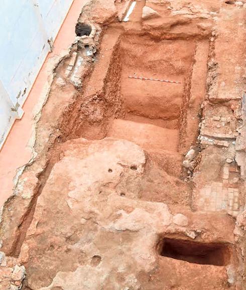 Una excavación descubre el foso de la muralla medieval de Manises