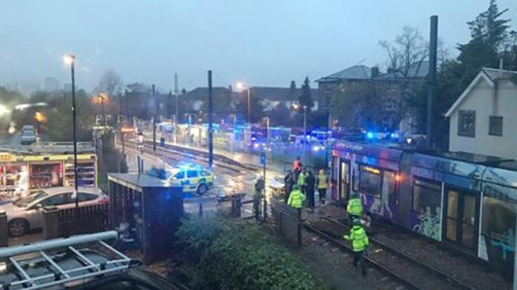 El lugar del descarrilamiento del tranvía, en el sur de Londres.