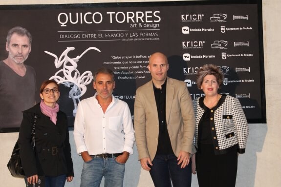 Quico Torres junto al alcalde de Teulada, Carlos Linares, y la directora del Auditori, Maite Serrat. :: lp
