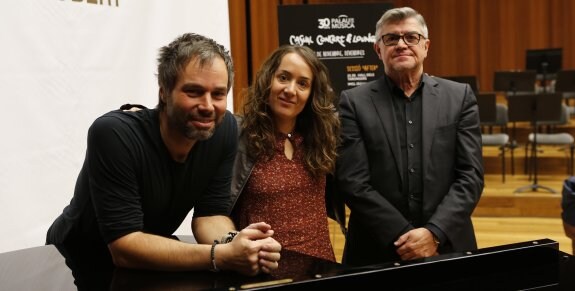 El director Josep Vicent, la concejal Glòria Tello y el director del Palau, Vicent Ros, presentaron ayer el 'Casual Concert'.  :: J. Monzó