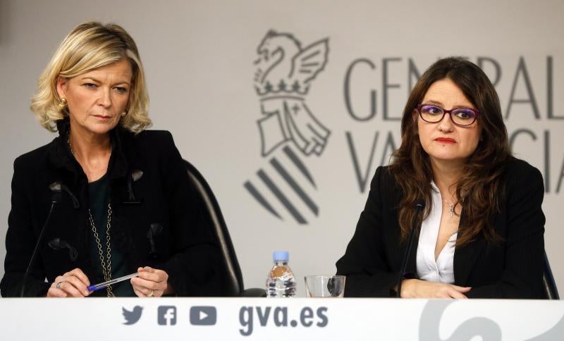 La consellera de Justicia, Gabriela Bravo, y la portavoz del Consell, Mónica Oltra, durante la rueda de prensa de hoy.