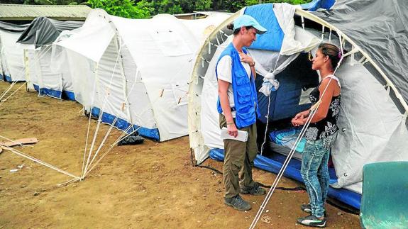 Sonia trabaja desde hace siete años con colombianos huidos a Ecuador.