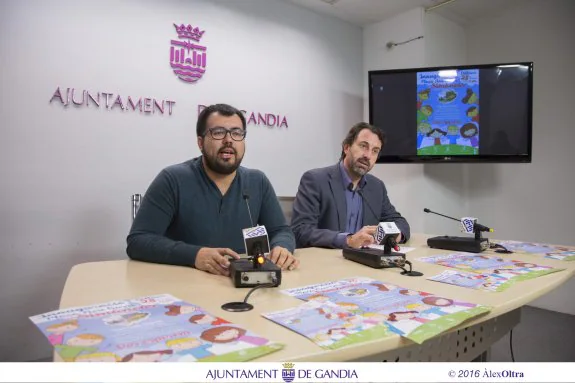 Nahuel González y Vicent Mascarell anuncian la apertura de la plaza de Simancas. :: àlex oltra