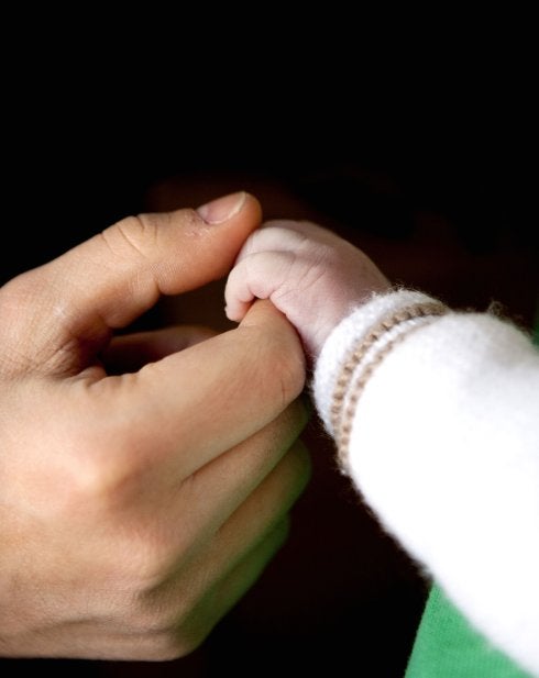 Detalle de una madre de acogida con su pequeño. :: fran manzanera