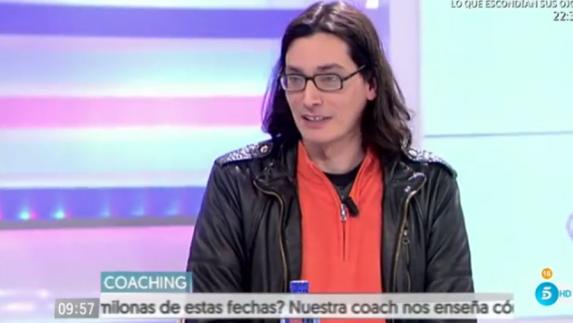 Enrique Alcides ('Hospital Central'): «Vivo con velas porque no puedo pagar la luz»