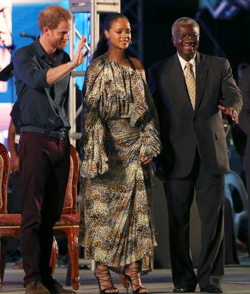 El príncipe Harry, la cantante Rihanna y el ministro Freundel Stuart.