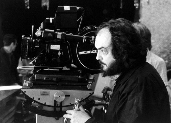 Stanley Kubrick en un momento del angustioso rodaje de 'El Resplandor'. :: rEUTERS