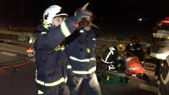 Trece heridos en un accidente con una furgoneta, un camión y un coche implicados