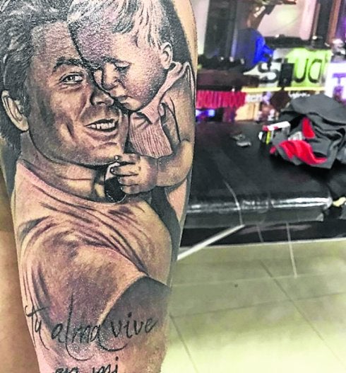 Kiko Rivera inmortaliza a su padre con un nuevo tatuaje en el brazo