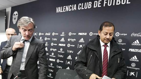 García Pitarch, junto a Anil Murthy, en la rueda de prensa del pasado día 31.