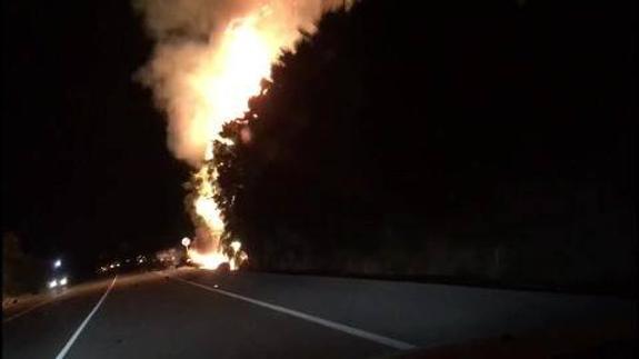 Fallece una persona tras incendiarse su coche al chocar contra un vehículo en Tavernes de la Valldigna