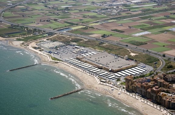 Zona comercial entre Valencia y Port Saplaya. :: mrw