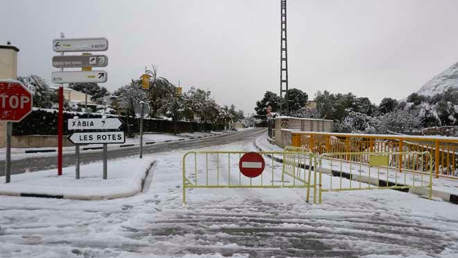 Carretetra que une Dénia y Xàbia por Les Planes.