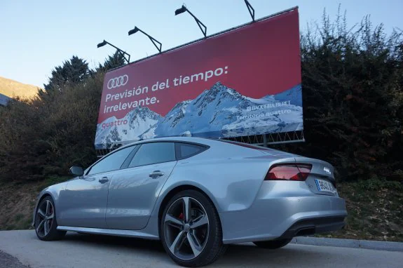 Las grandes llantas opcionales dentro del diseño deportivo de este Audi.