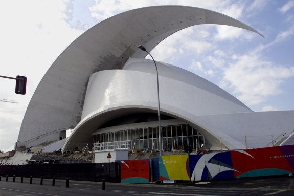 Detalle del auditorio de Tenerife.  ::  EFE/Cristóbal García