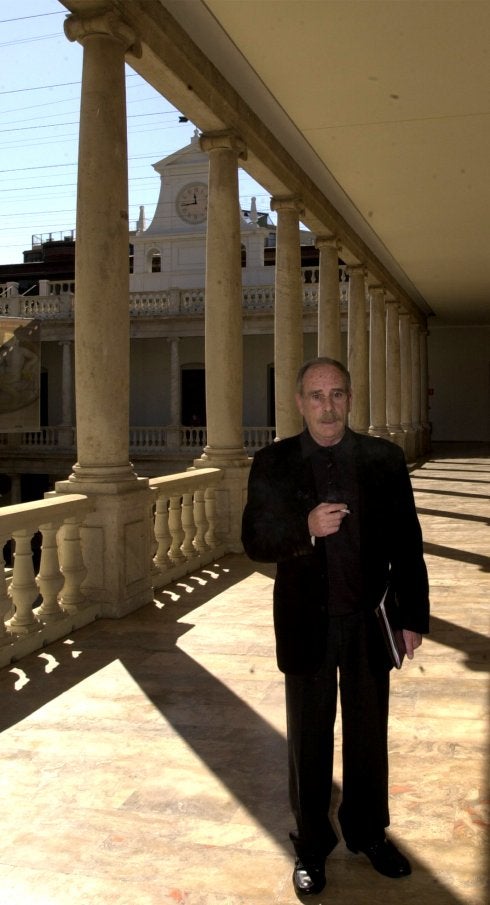 Balaguer, en el claustro de la Nau. :: josé martín