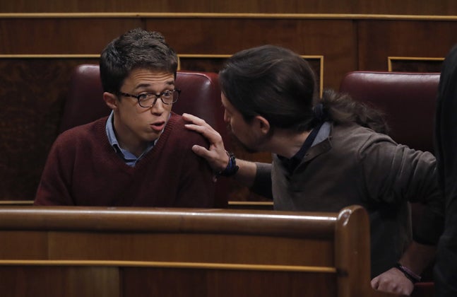 Una intensa discusión entre Pablo Iglesias e Íñigo Errejón en el escaño provoca revuelo en el Congreso