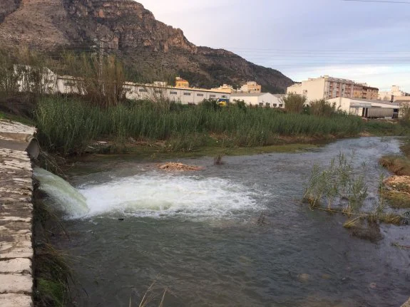 El río Vaca a su paso por el término municipal de Tavernes de la Valldigna. :: c. gimeno