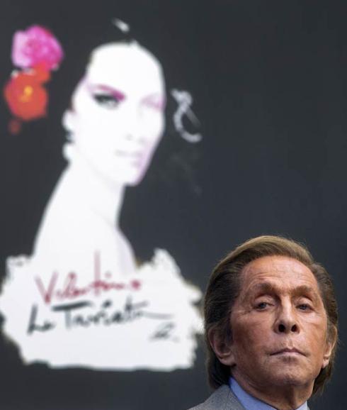 El diseñador Valentino, esta mañaba en la presentación de 'La Traviata'.